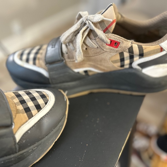 Burberry men’s sneakers - Picture 3 of 8